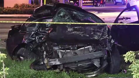 2 hospitalized following crash in Miami Gardens